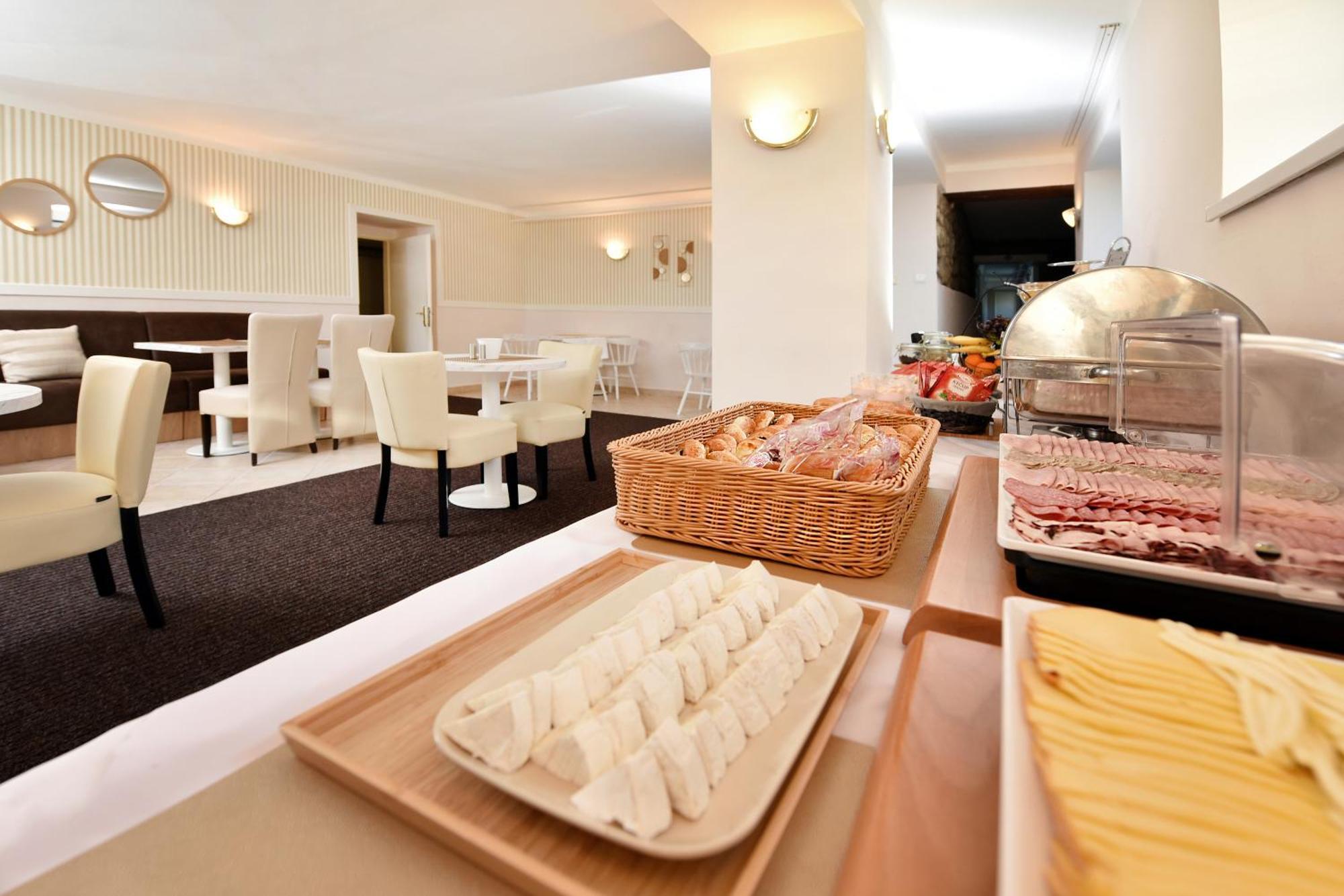 Aplend Lujza Major Hotel 3*